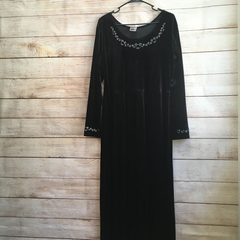 VINTAGE THE‎ DISNEY CATALOG BLACK VELVET MAXI DRESS WITH MICKEY MOUSE EMBROIDERY